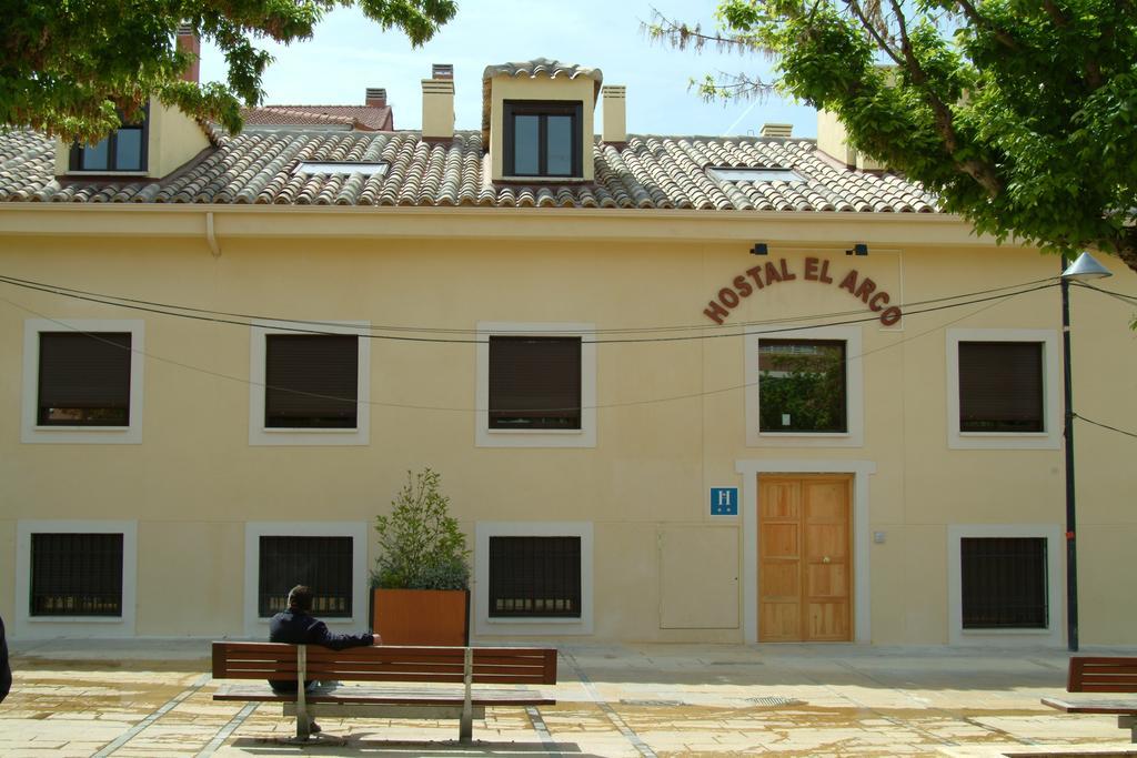 Hostal El Arco Mejorada Del Campo Exterior photo